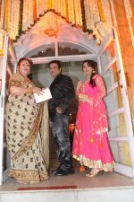 Govinda with wife and Narmada Ahuja at Udita Goswami weds Mohit Suri in Isckon, Mumbai on 29th Jan 2013 (278).JPG